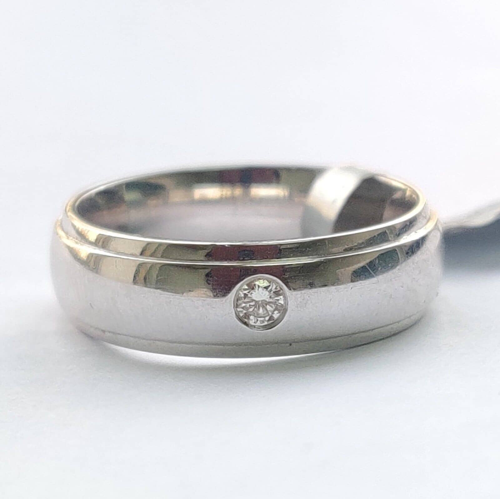 MEN'S 0.25CT F/VS ROUND DIAMOND BAND WITH EDGES IN 18K WHITE GOLD