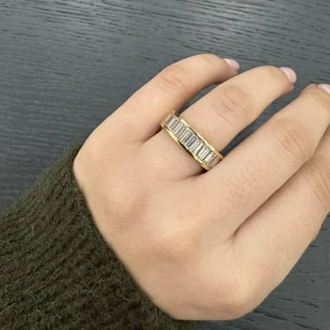 6.5 MM 5.55 CT BAGUETTE DIAMOND WOMEN'S HALF ETERNITY RING IN 18K YELLOW GOLD