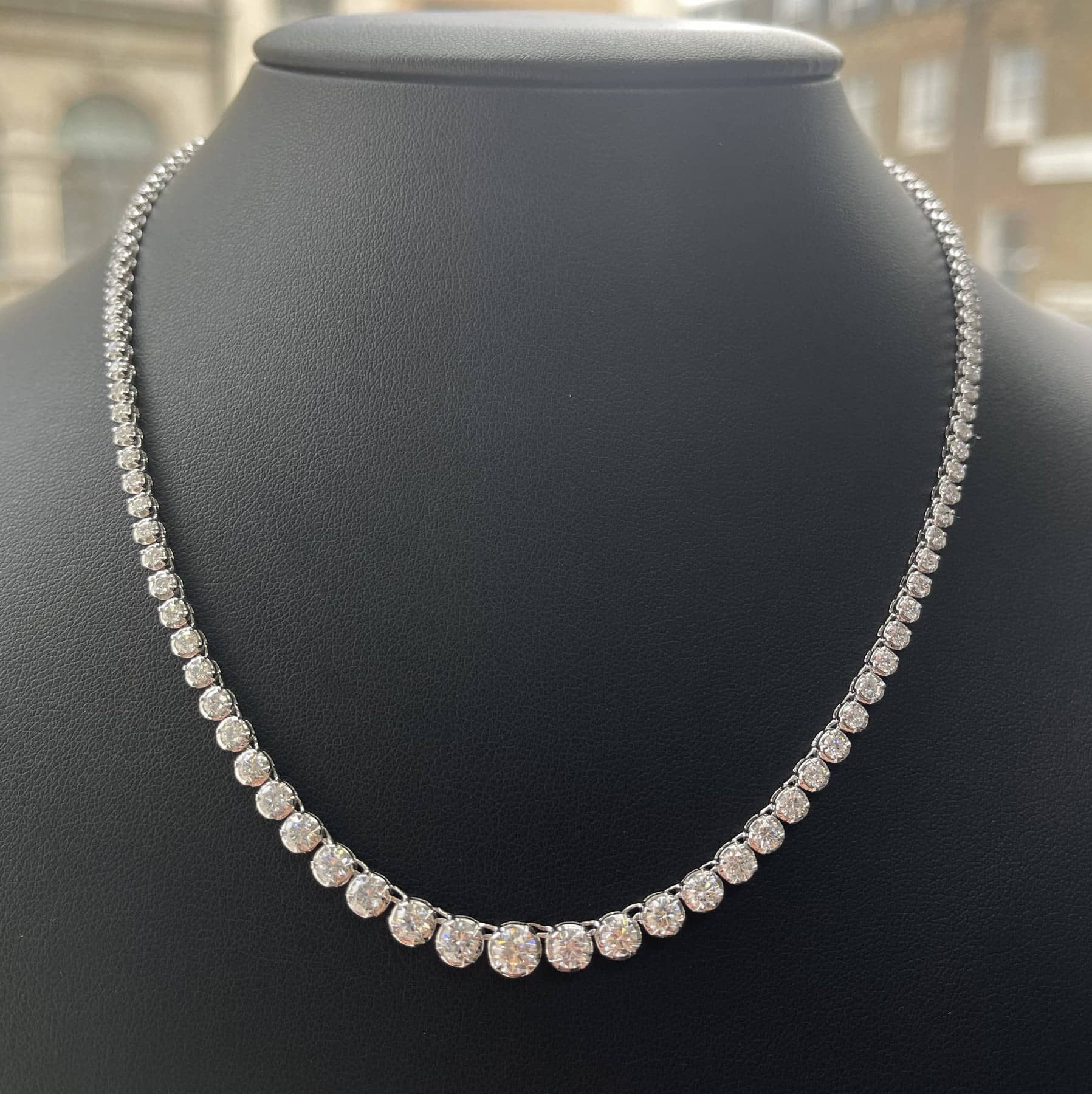 EXCEPTIONAL QUALITY F/VS 9.00CT ROUND DIAMOND GRADUATED NECKLACE IN HALLMARKED 18K WHITE GOLD