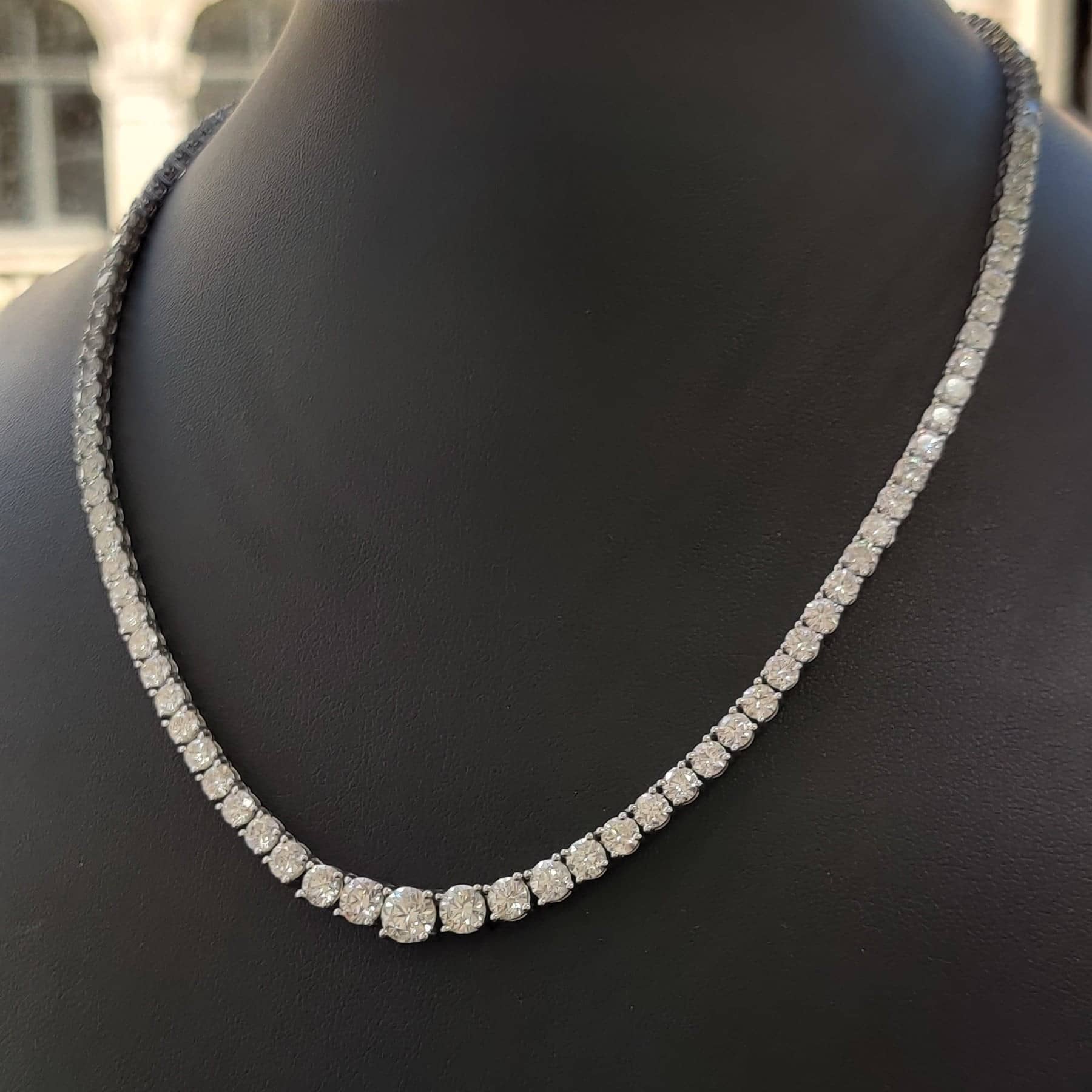 28.05CT F/VS NATURAL ROUND DIAMOND GRADUATED NECKLACE CRAFTED IN 18K WHITE GOLD