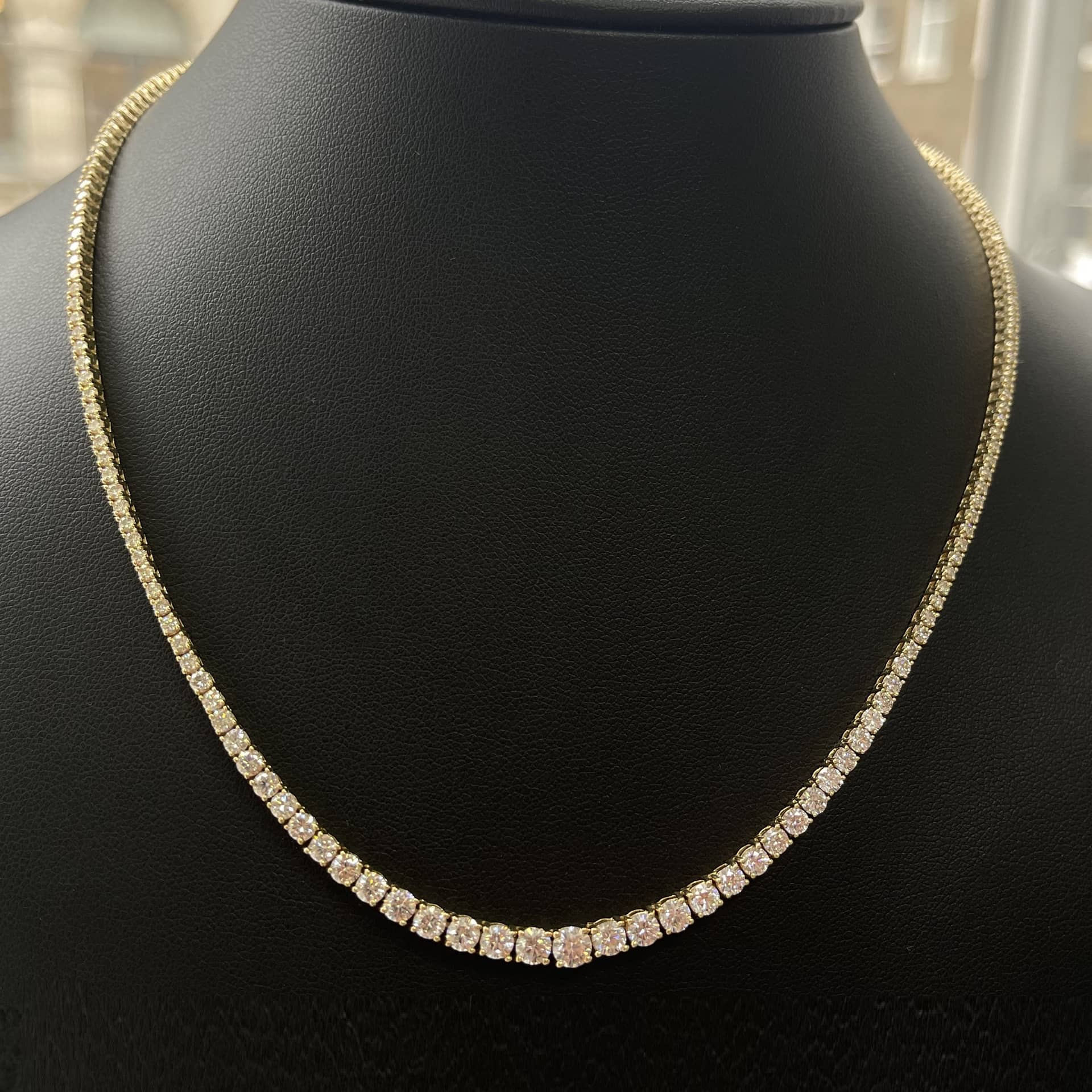 D-F/VS 10.00CT ROUND DIAMOND GRADUATED NECKLACE IN HALLMARKED 18K YELLOW GOLD 25 GRAMS