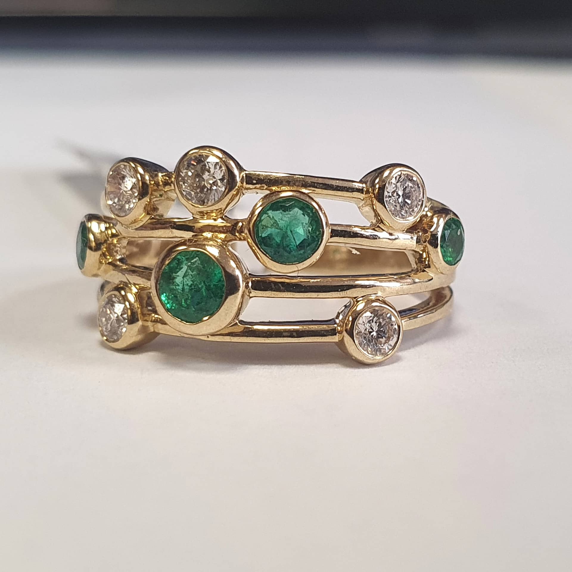 1.00Ct Green Emerald Round Diamond Bubble Ring Crafted In Yellow Gold