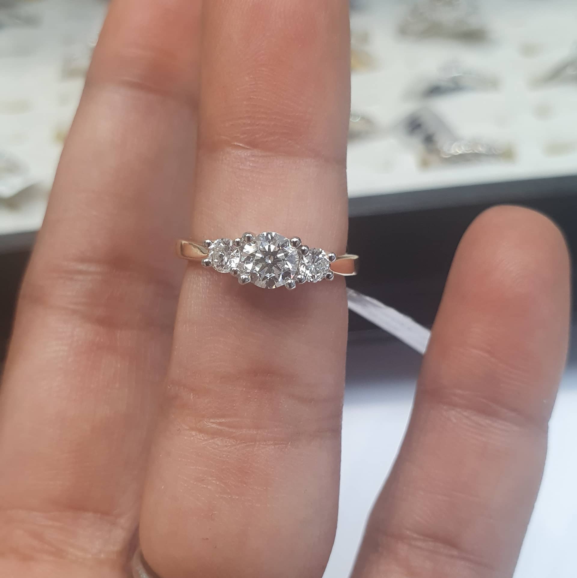 F/VS 0.90 Ct Round Diamond Three Stone Engagement Ring In UK Hallmarked 18k Yellow Gold