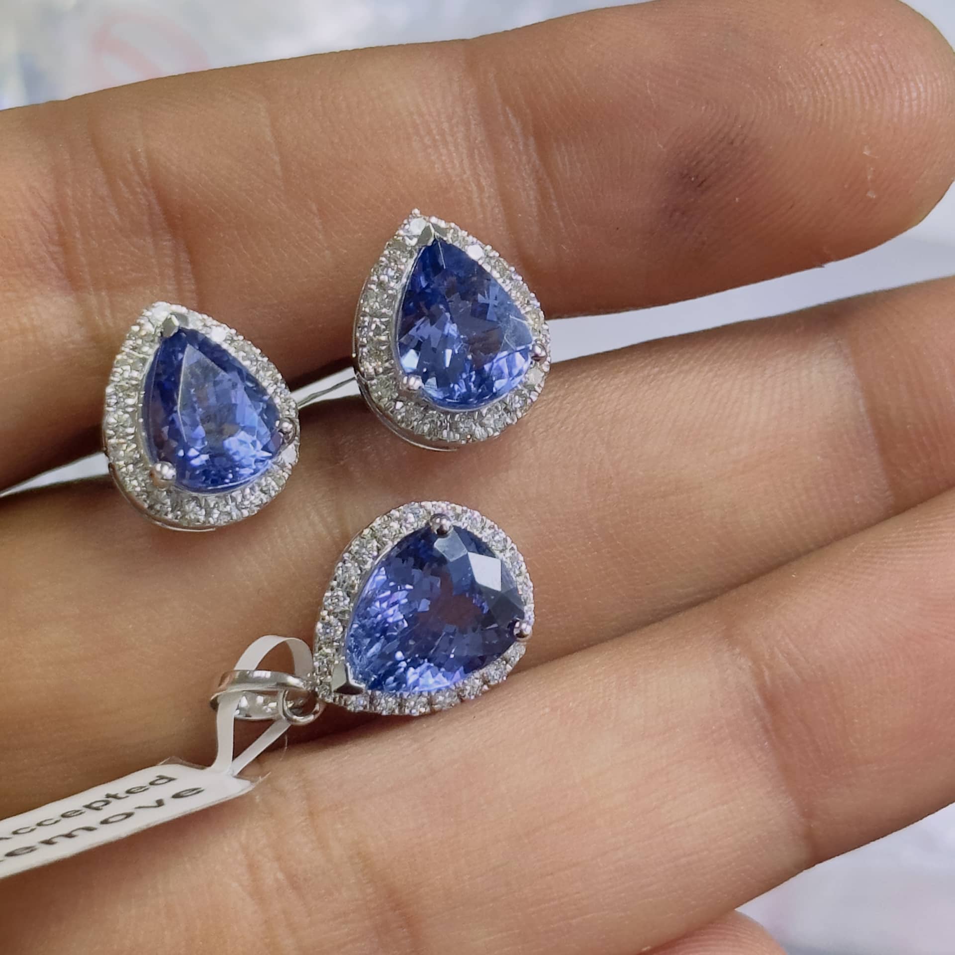 Top Quality 7.00 CT Pear Shape Tanzanite Earring & Pendant Set In18k White Gold