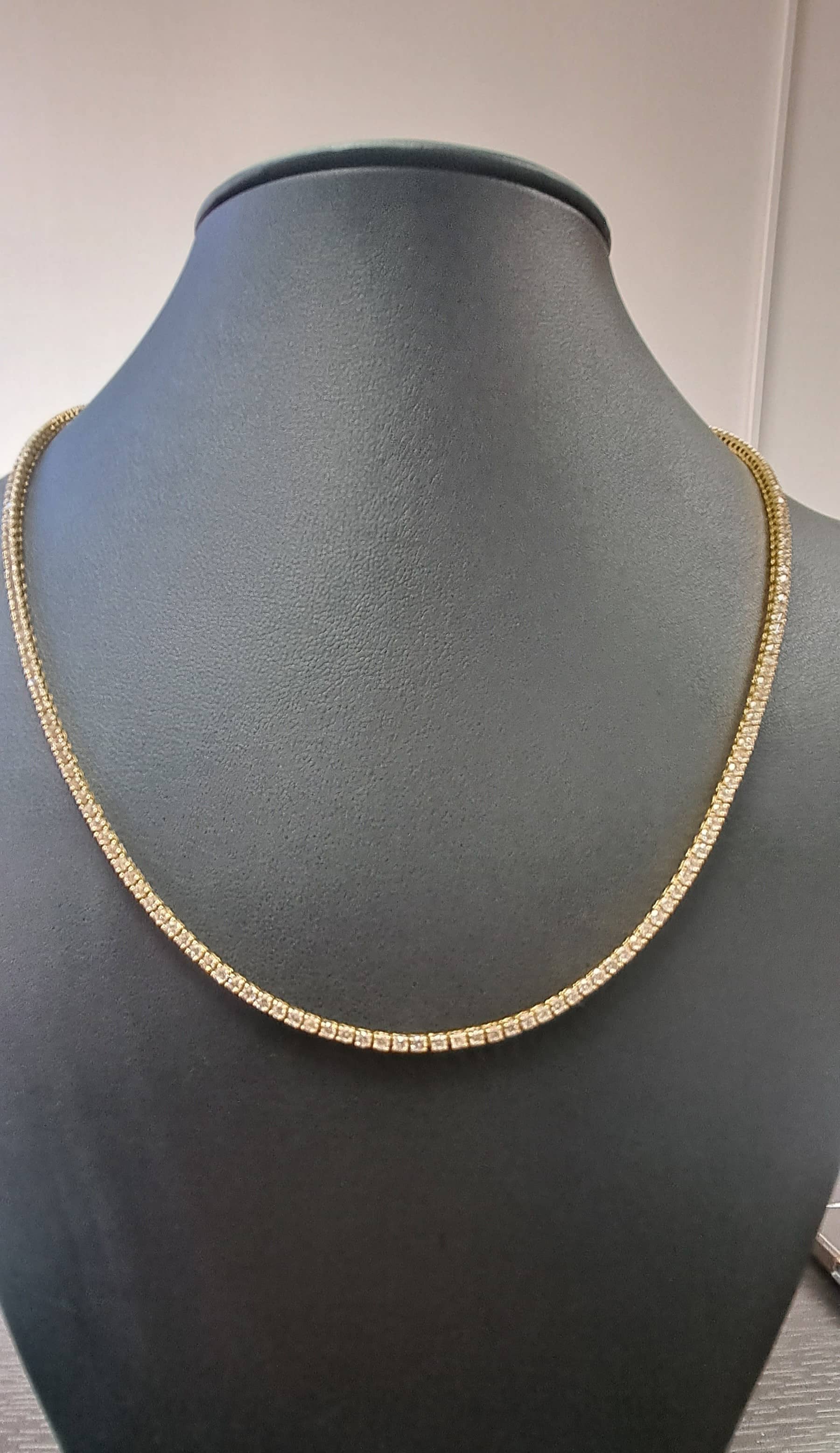 NEW YEAR SALE..! NATURAL ROUND DIAMOND F/VS 7.89 CARAT LINE NECKLACE IN 18K YELLOW GOLD - 25 GRAMS
