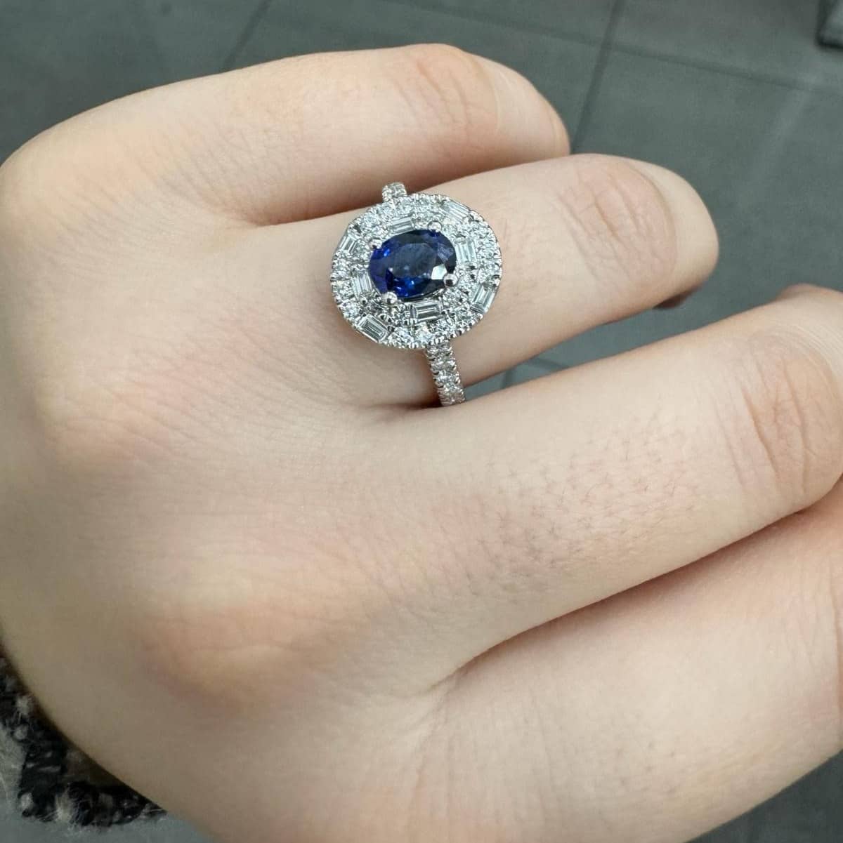 F/VS 1.70Ct Natural Oval Sapphire & Diamond Engagement Ring In Platinum
