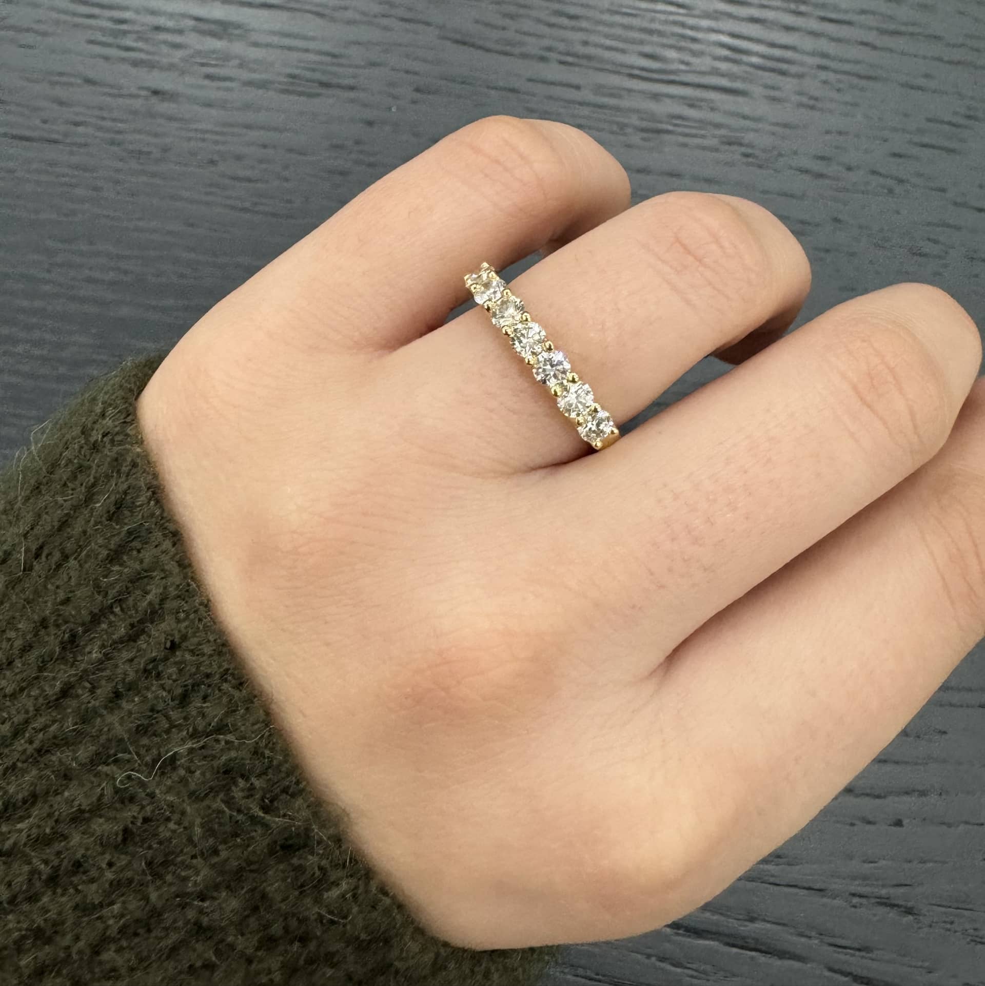 Natural 1.00 Ct F/VS Round Diamond Claw Set Half Eternity Ring In 18k Yellow Gold