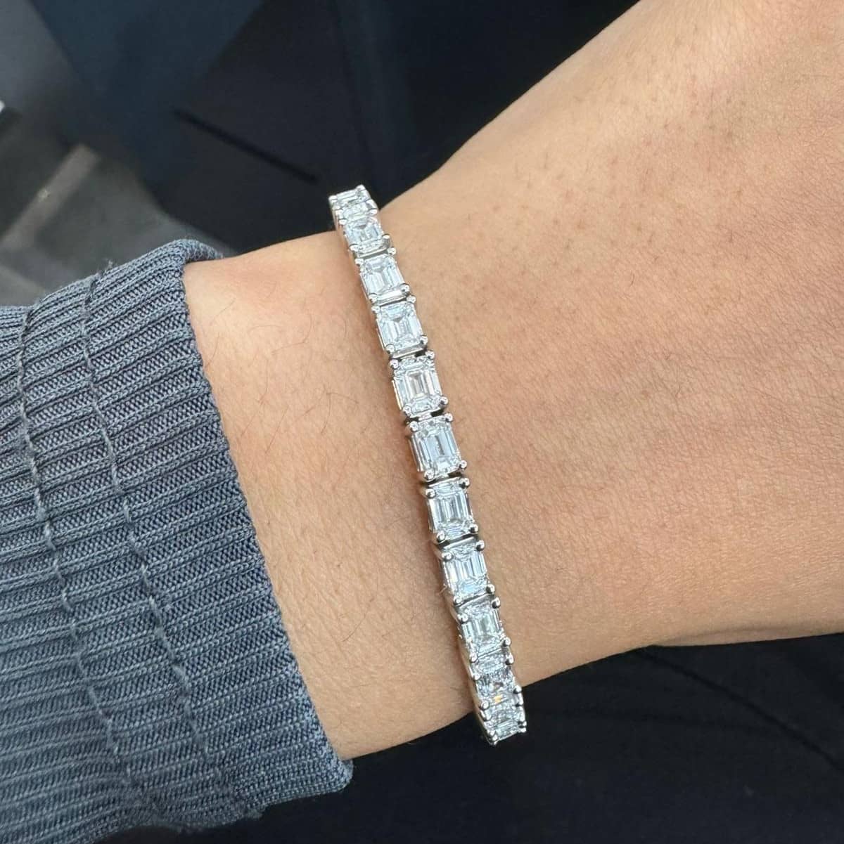 10.00 Carat D-F/VS Natural Emerald Cut Diamond Claw Set Tennis Bracelet In 18K White Gold
