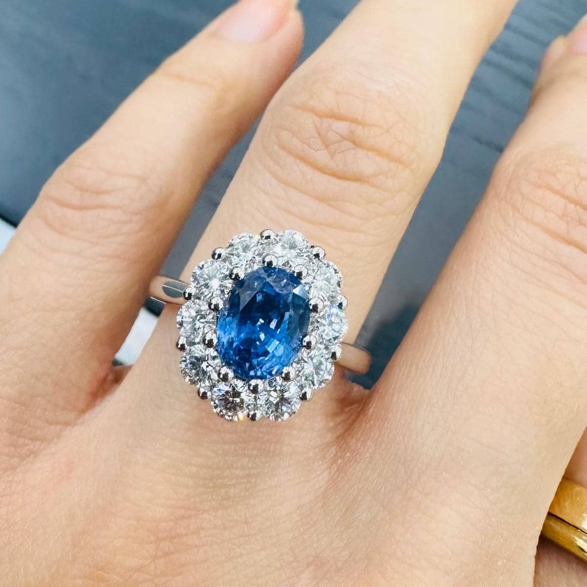 3.50 Ct Oval Blue Sapphire and Natural Round Diamond Cluster Ring In Platinum