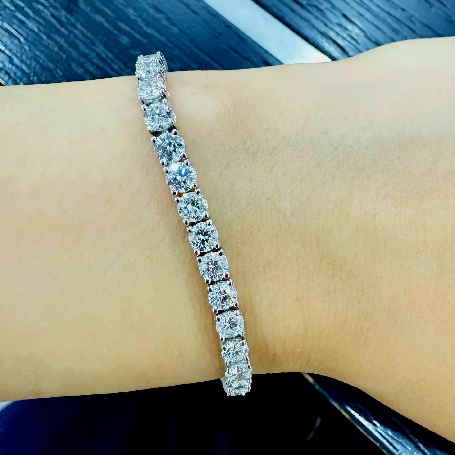 14.50 CT ROUND DIAMOND CLAW SET TENNIS BRACELET IN 18K WHITE GOLD