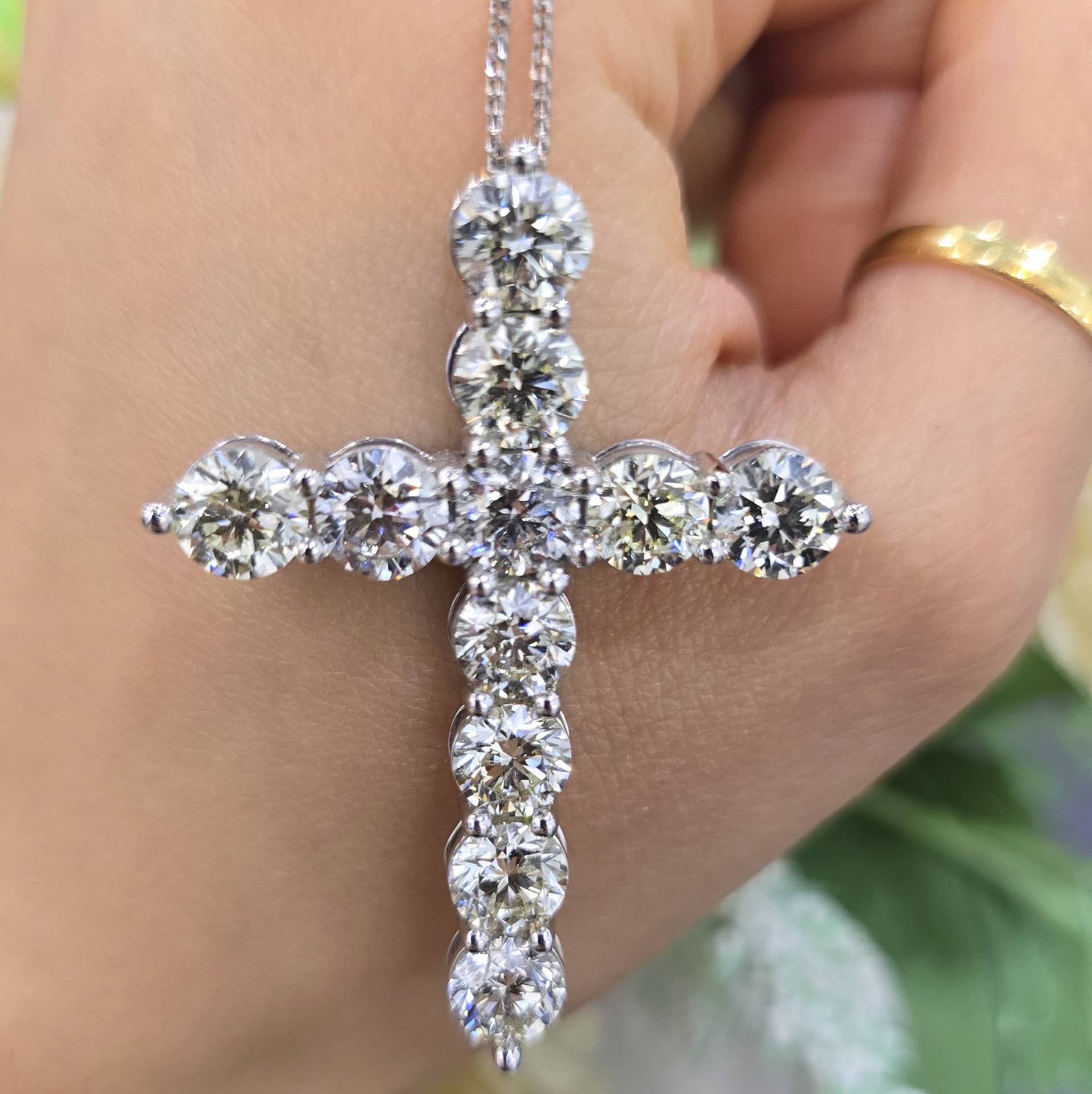 TOP QUALITY 10.76CT NATURAL ROUND DIAMOND CROSS PENDANT WITH CHAIN IN 18K WHITE GOLD