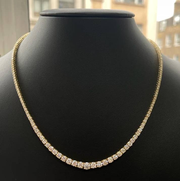 Christmas sale 12.00 Carat F/VS Natural Round Diamond Graduated Diamond Tennis Necklace in 18k Yellow Gold