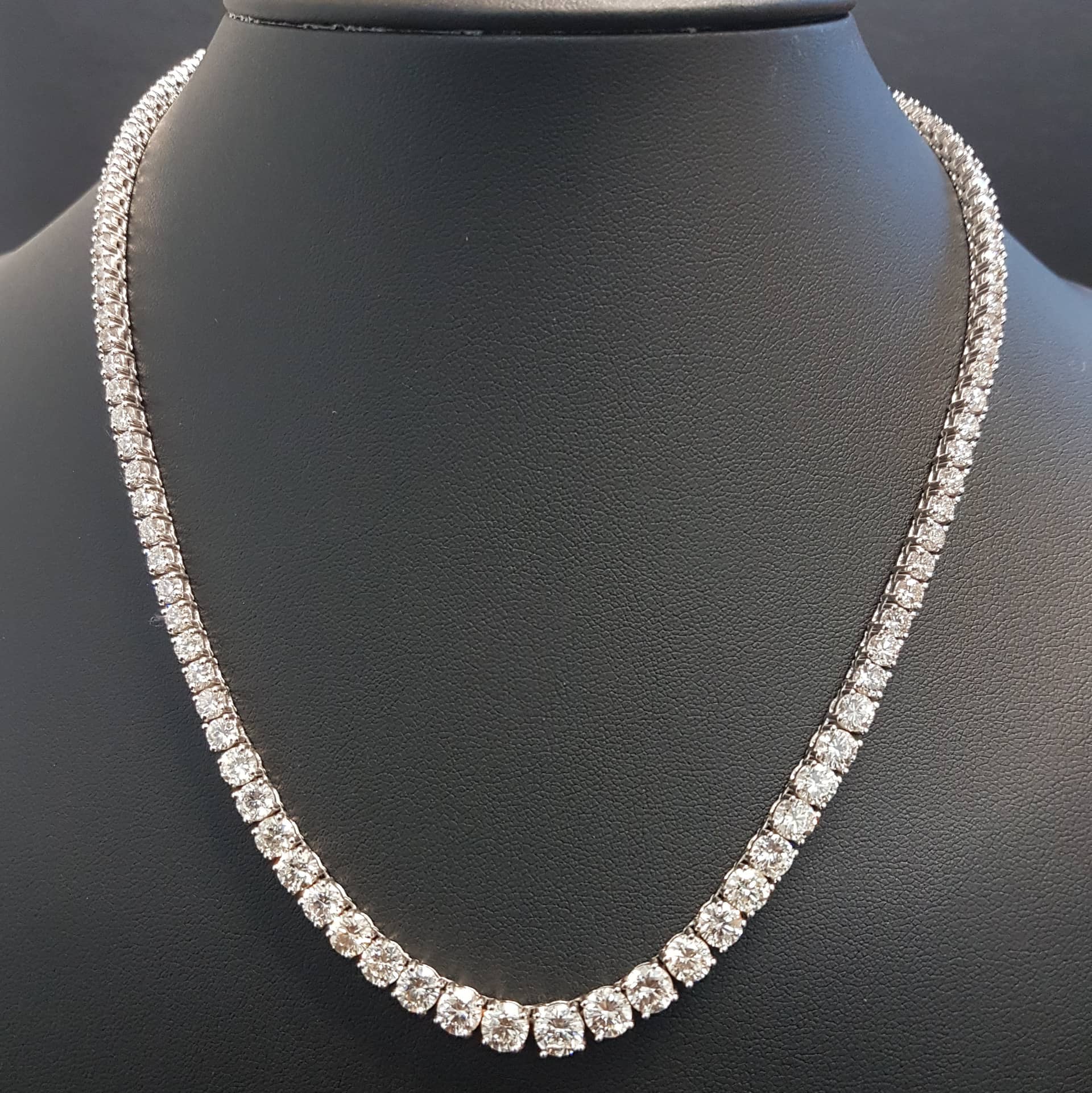 Top Quality 18.60 Ct F/VS Natural Round Diamond Tennis Necklace, 18K White Gold