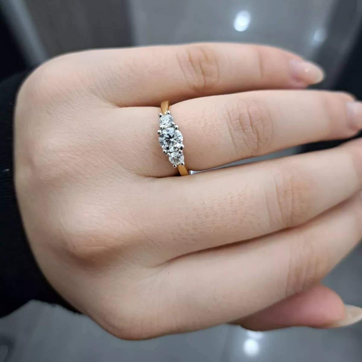 Natural 0.90Ct F/VS Round Diamond Trilogy Ring In 18K Yellow Gold