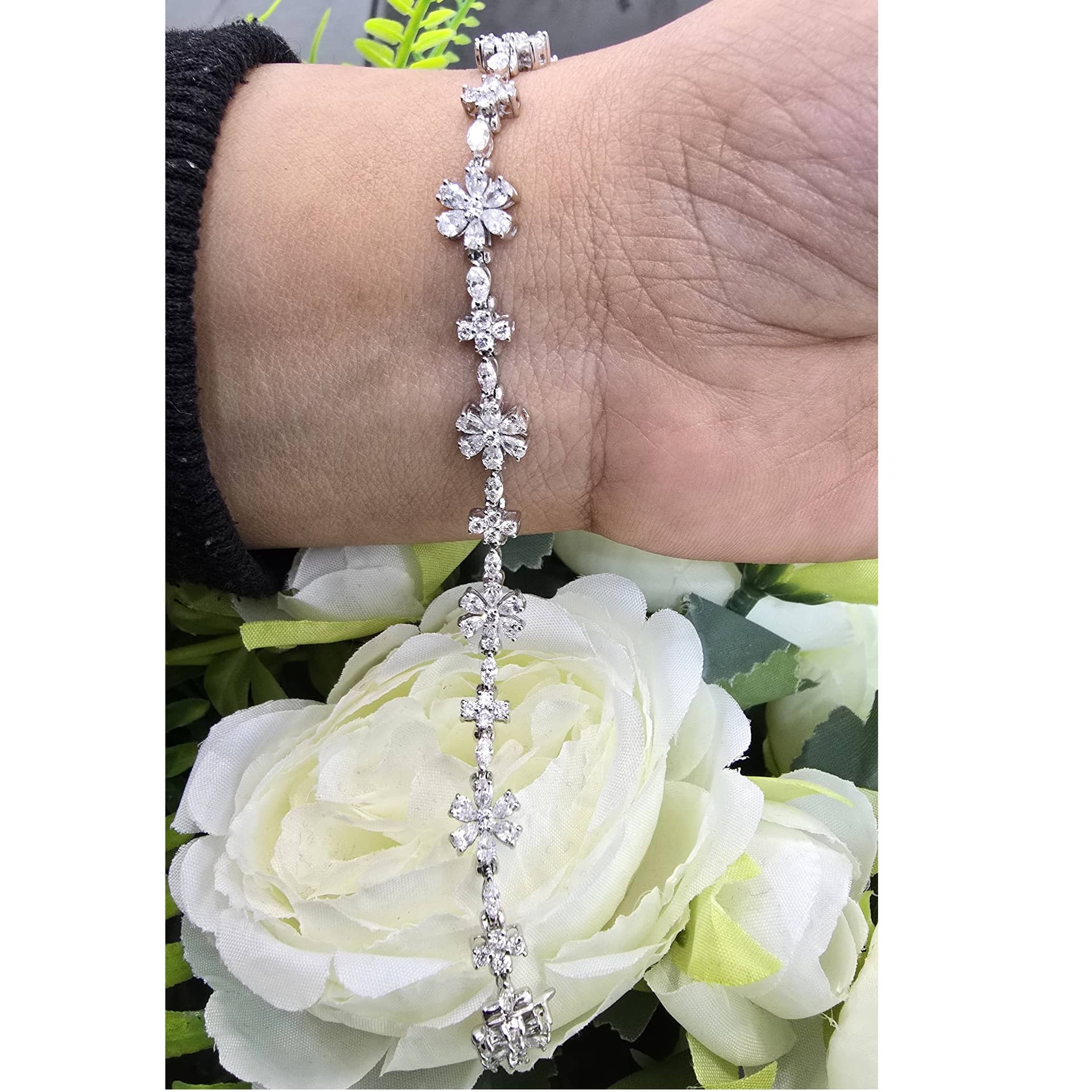 5.00 CARAT NATURAL PEAR AND ROUND DIAMOND CLUSTER DIAMOND BRACELET IN 18K WHITE GOLD