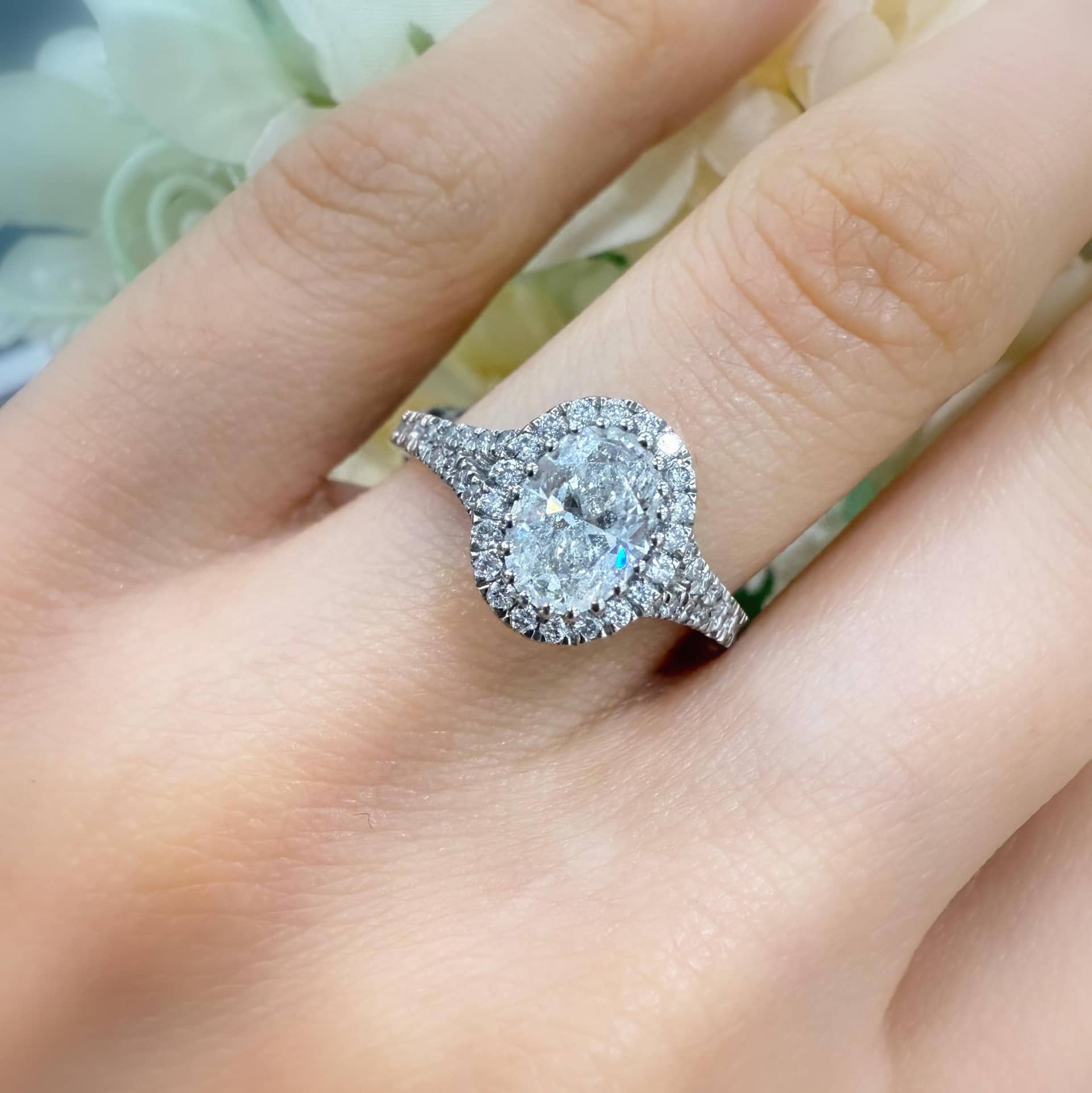 IGI CERTIFIED 2.25CT F/VS OVAL DIAMOND SPLIT SHANK ENGAGEMENT RING IN PLATINUM