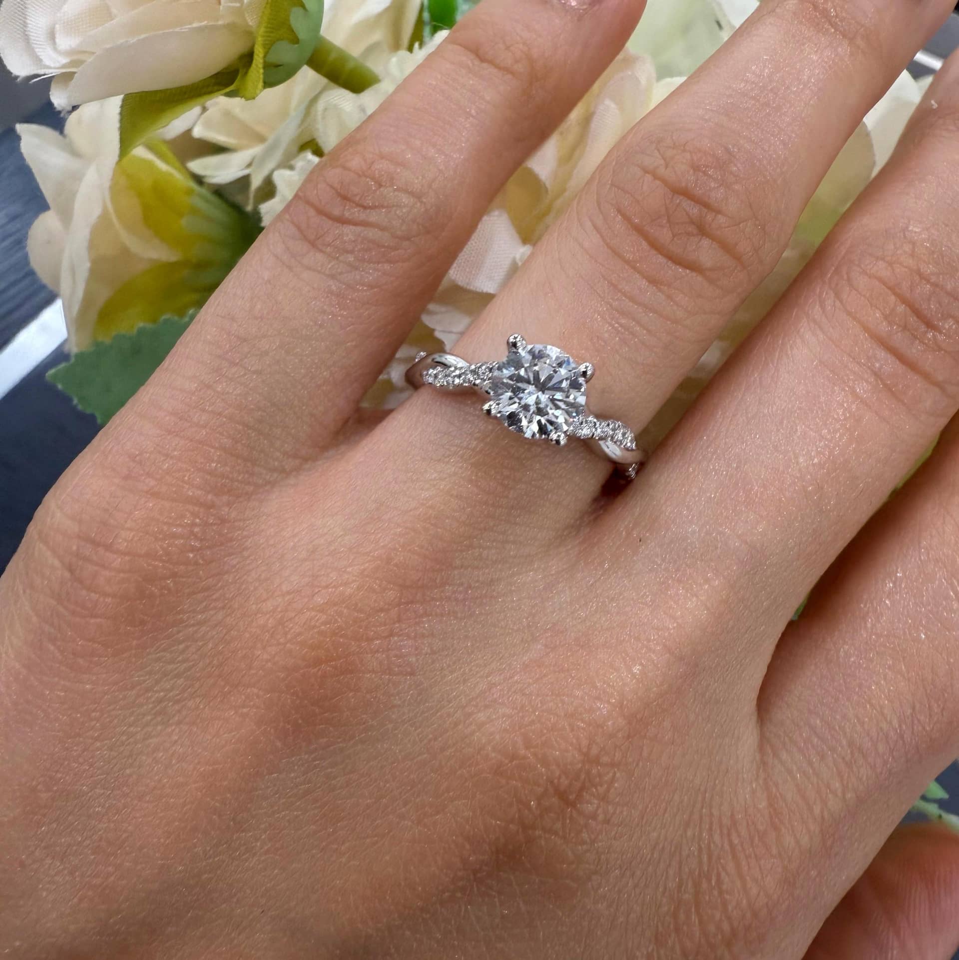 IGI Certified 1.20Ct F/VS Lab Grown Round Diamond Twisted Shank Engagement Ring In Platinum