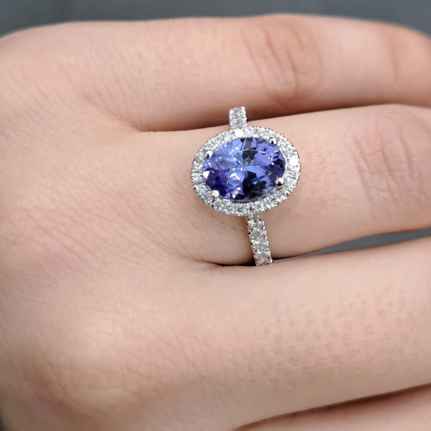 2.50 CT NATURAL TANZANITE OVAL & DIAMONDS WOMEN'S ENGAGEMENT RING IN 18K WHITE GOLD