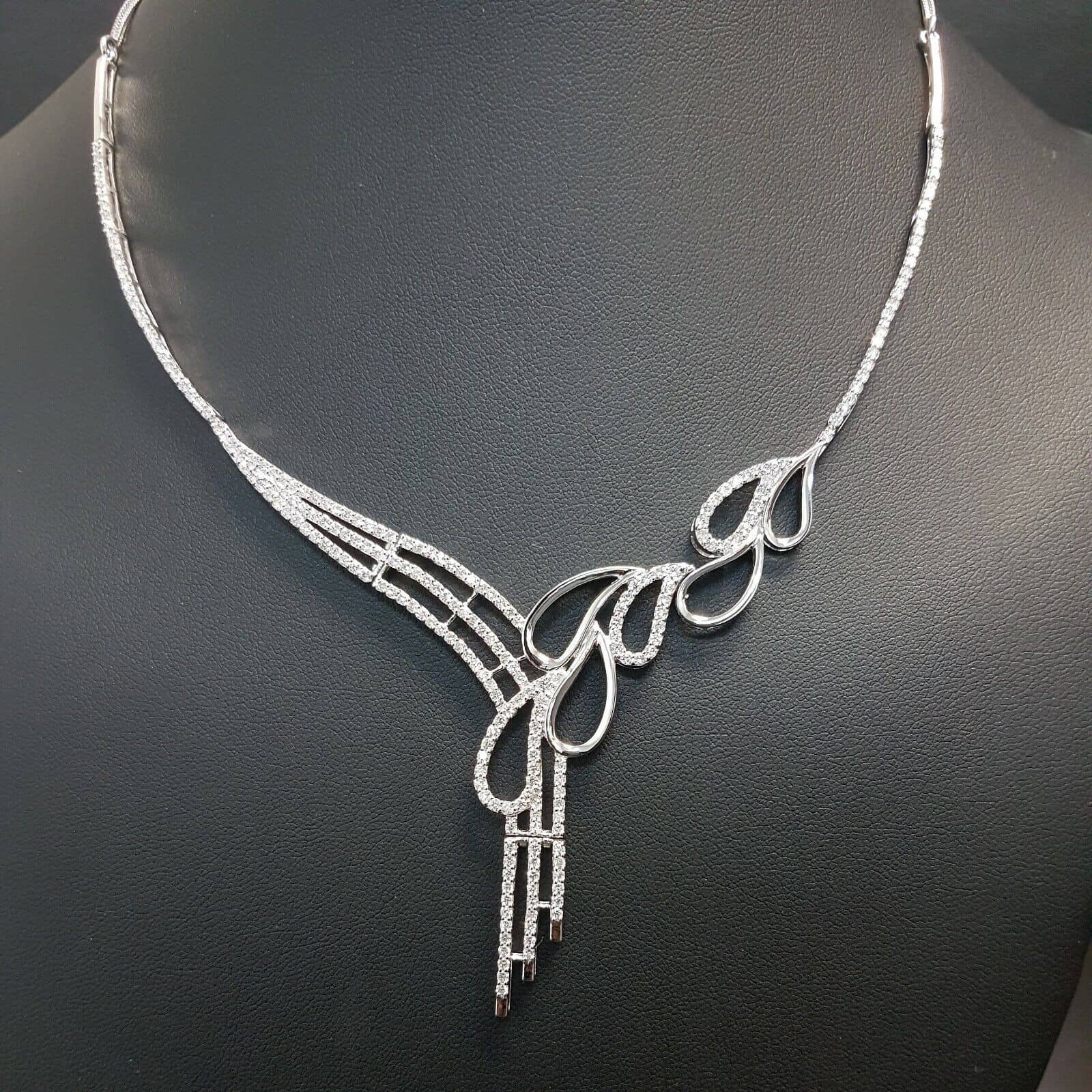 3.15ct F/VS Round Diamond Designer Necklace UK Hallmark 18k White Gold
