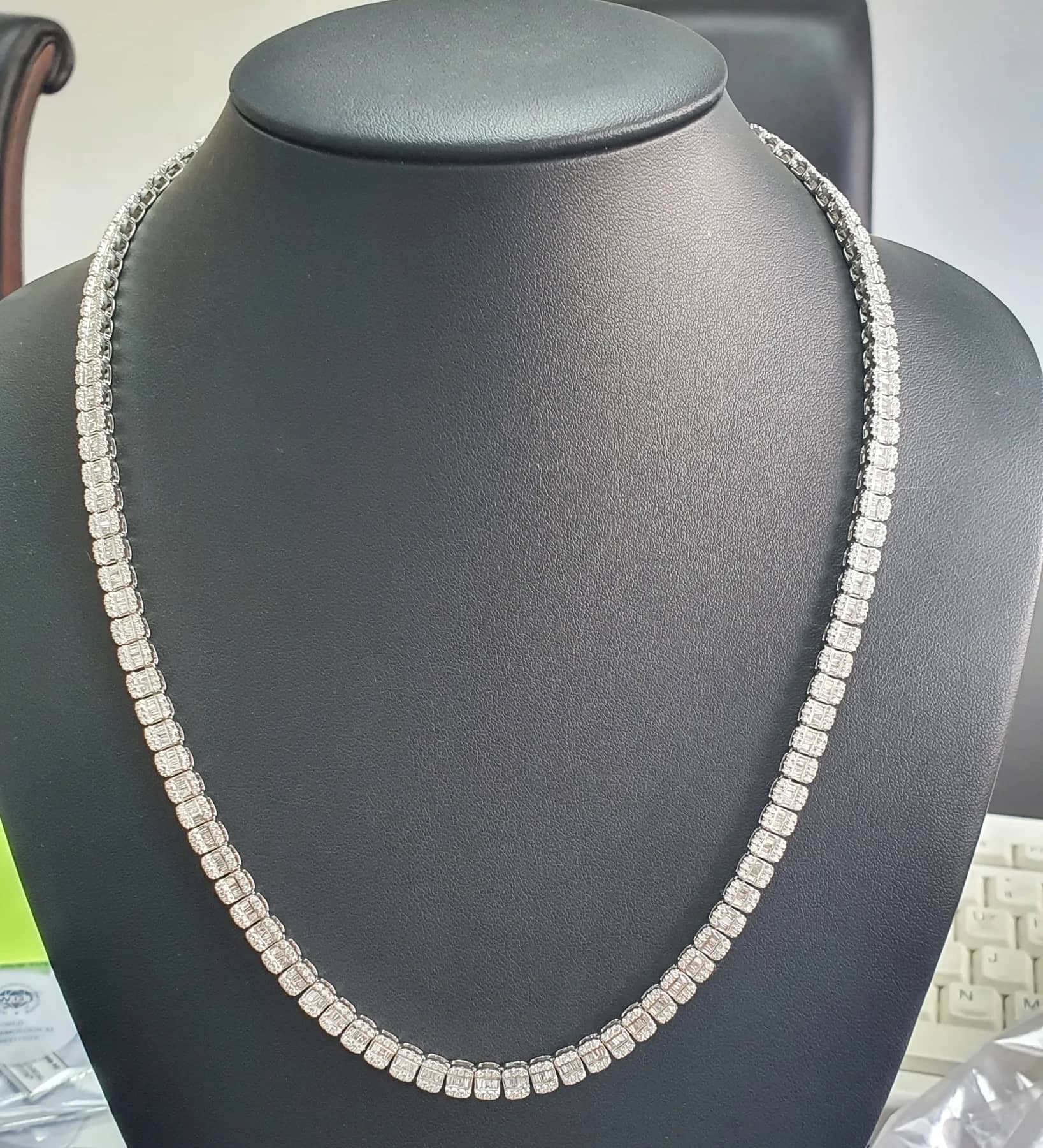 NATURAL ROUND & BAGUETTE DIAMOND DESIGNER NECKLACE FOR WOMEN'S IN 18K GOLD 19.80 CARAT