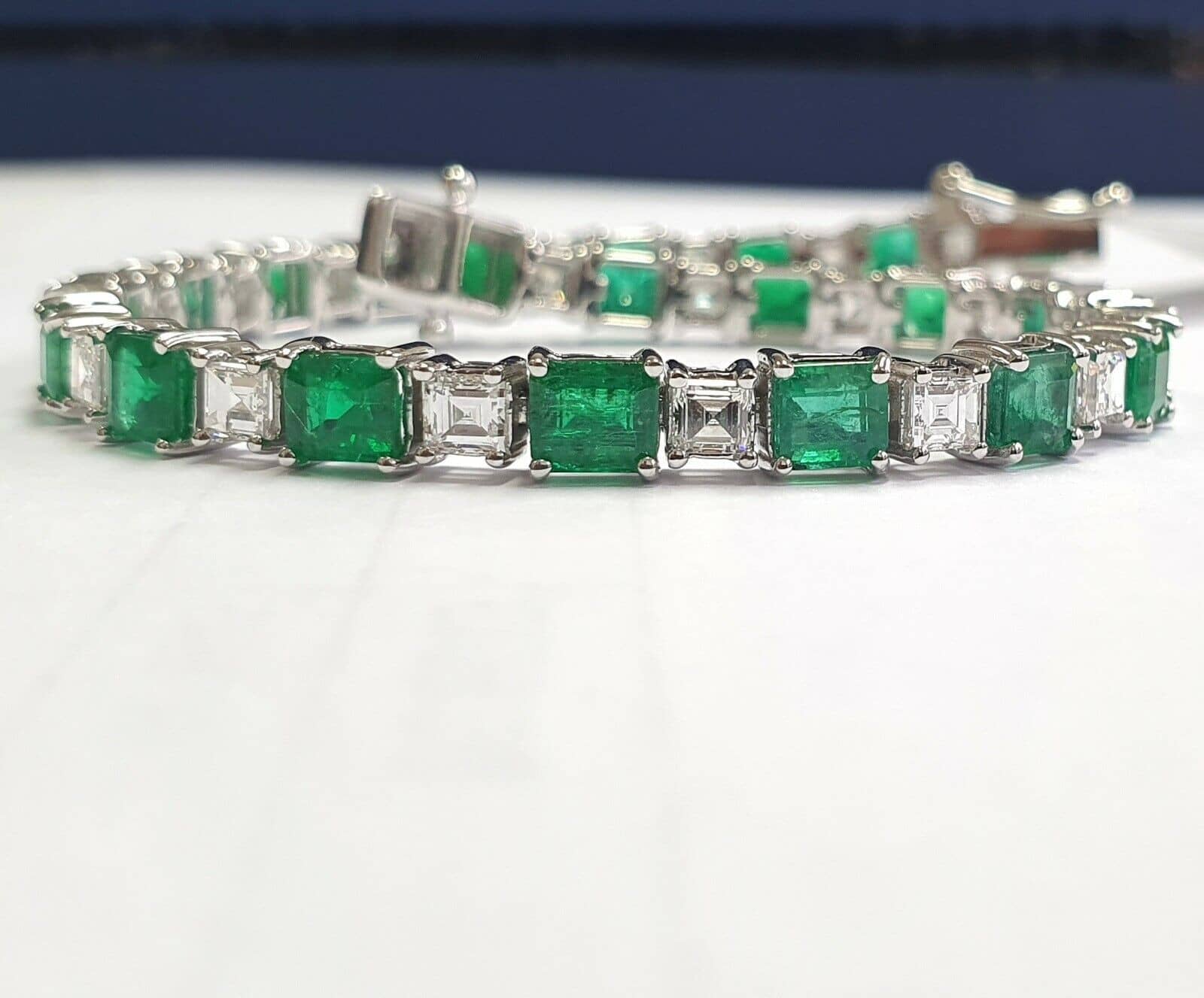 Natural F-G/VS 14.00 CT Green Emerald and Asscher Cut Diamond Tennis Bracelet In 18K White Gold