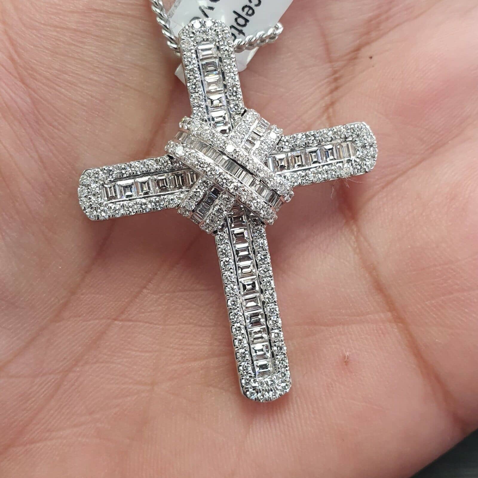 Platinum Top Quality F/VS 5.50 CT Natural Diamond Cross Pendant with Chain