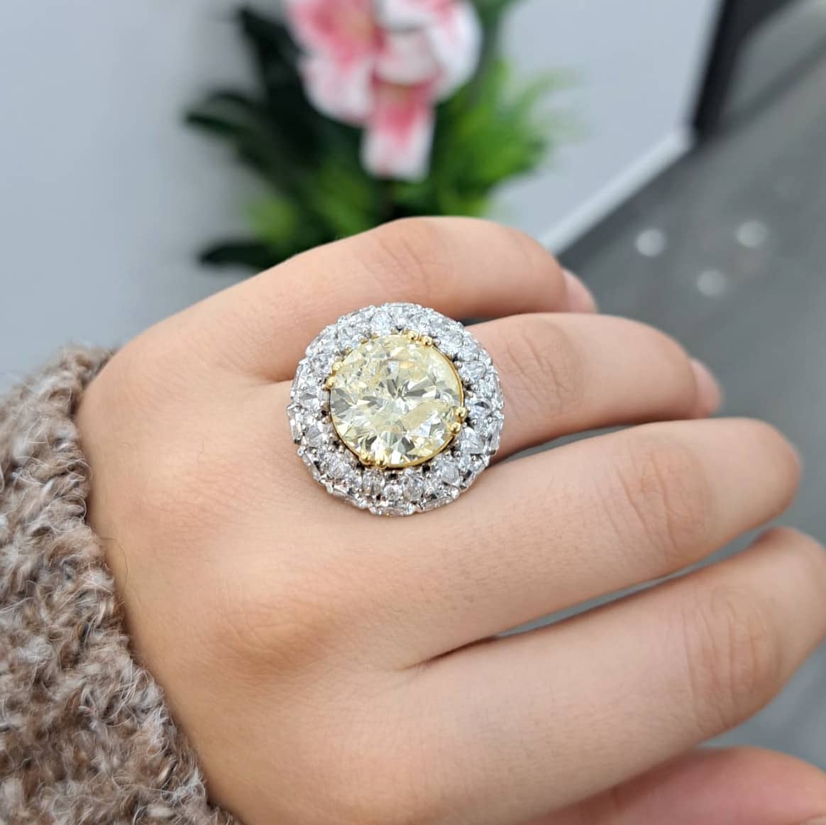 THE STUNNING 14CT ROUND AND PEAR SHAPE DIAMOND SOLITAIRE ENGAGEMENT RING, PLATINUM