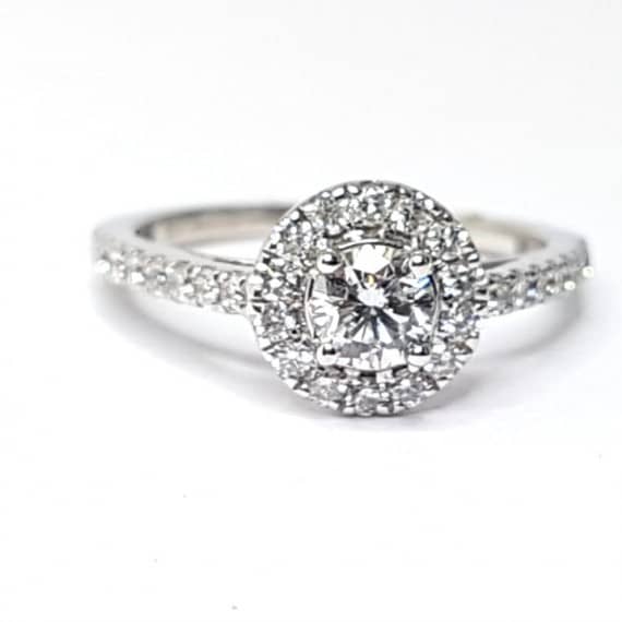 ROUND DIAMOND HALO ENGAGEMENT RING , PLATINUM