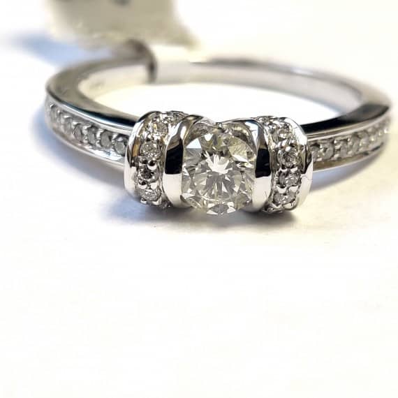 F/VS 0.75 CT ROUND DIAMOND RIBBON ENGAGEMENT RING , 18K WHITE GOLD