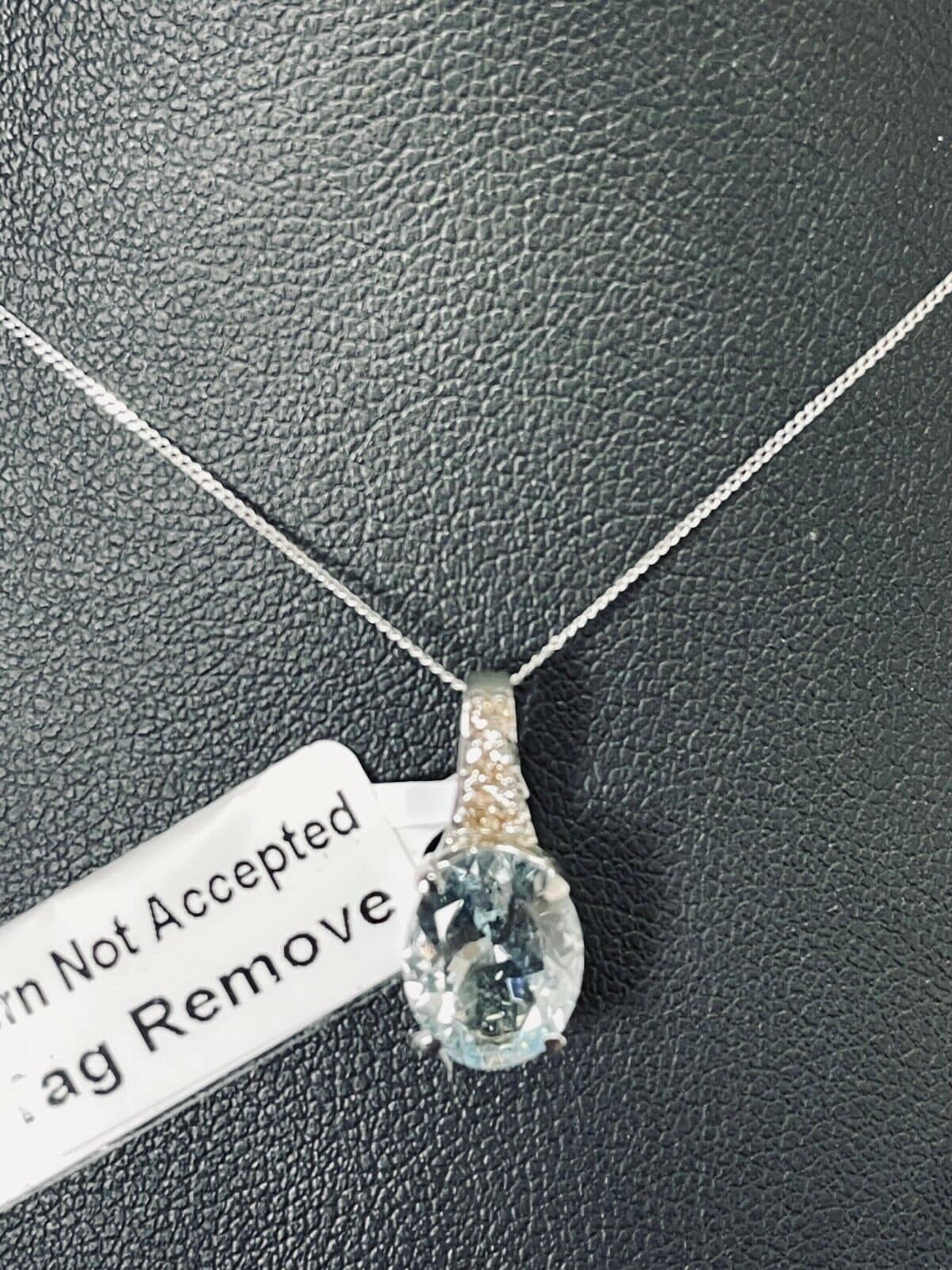 Natural Aquamarine Oval Shape women's Pendant In White Gold 2.50 Ct With Chain
