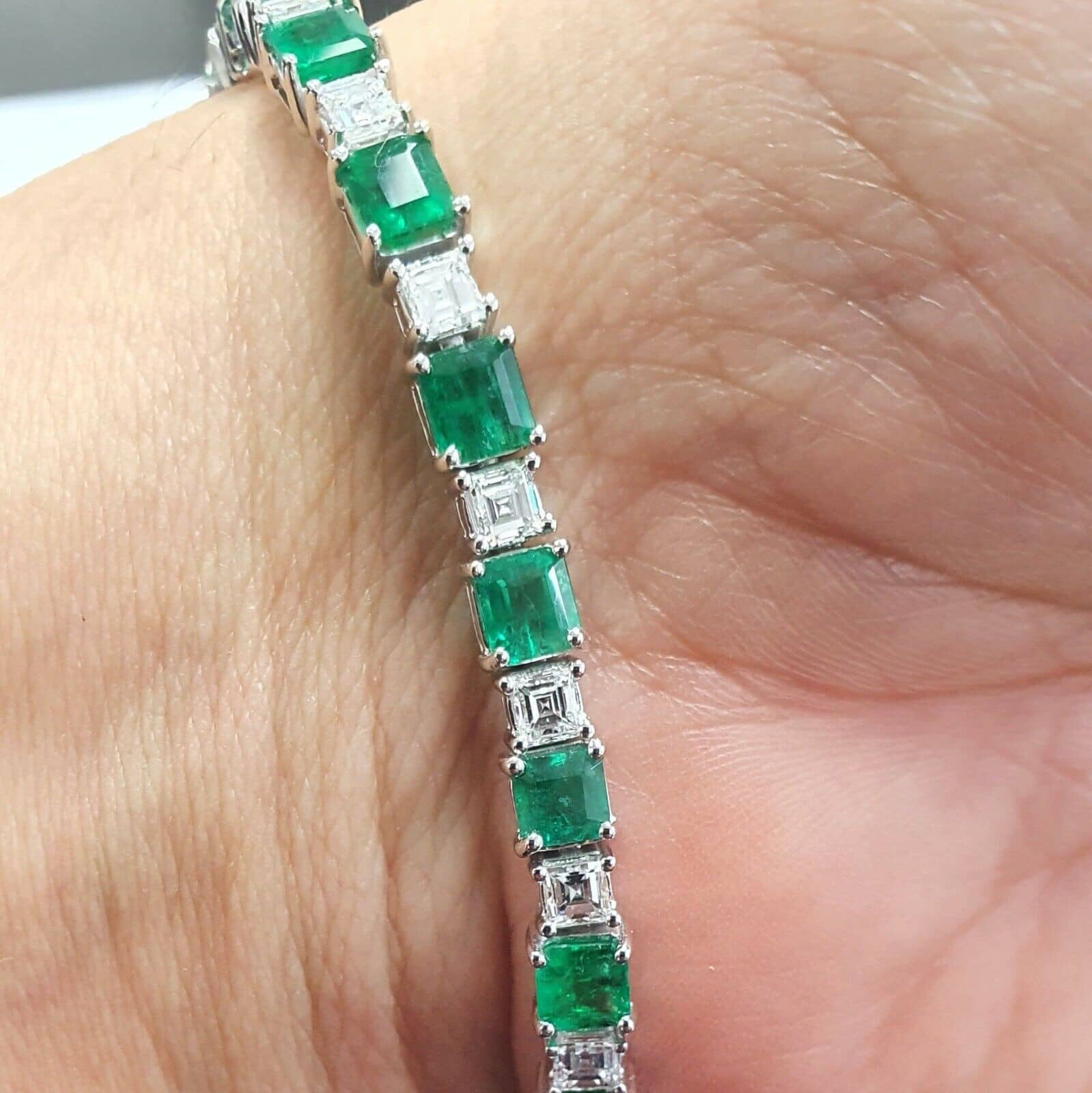 18K White Gold Green Emerald and Asscher Cut Diamond Tennis Bracelet - D-E/VS 20.00 CT