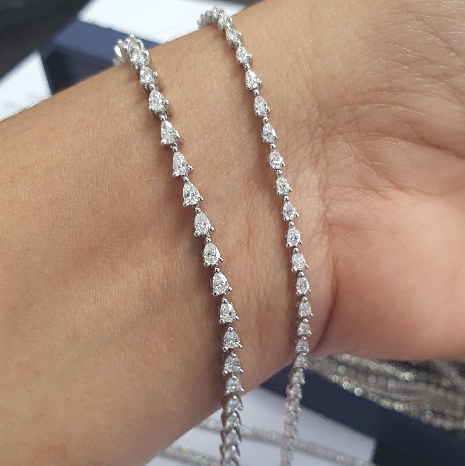 TOP QUALITY D/Si 2.50CT NATURAL PEAR DIAMOND TENNIS PLATINUM BRACELET - 8.30 GRAMS