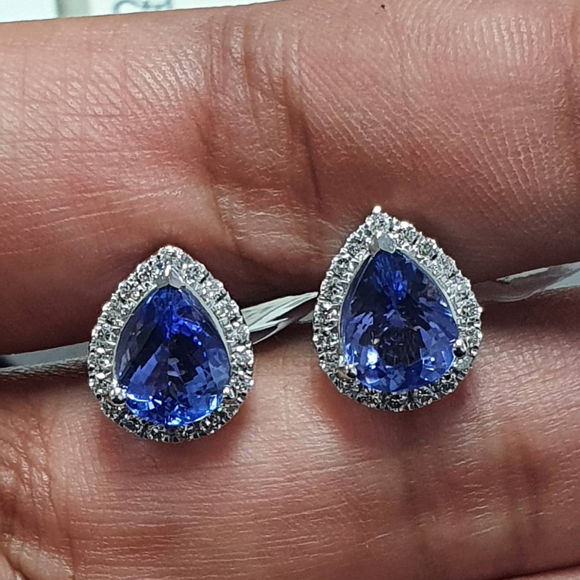 Top Quality 4.00 CT Pear Shape Tanzanite & Diamond Halo Earrings Hallmarked 18k White Gold