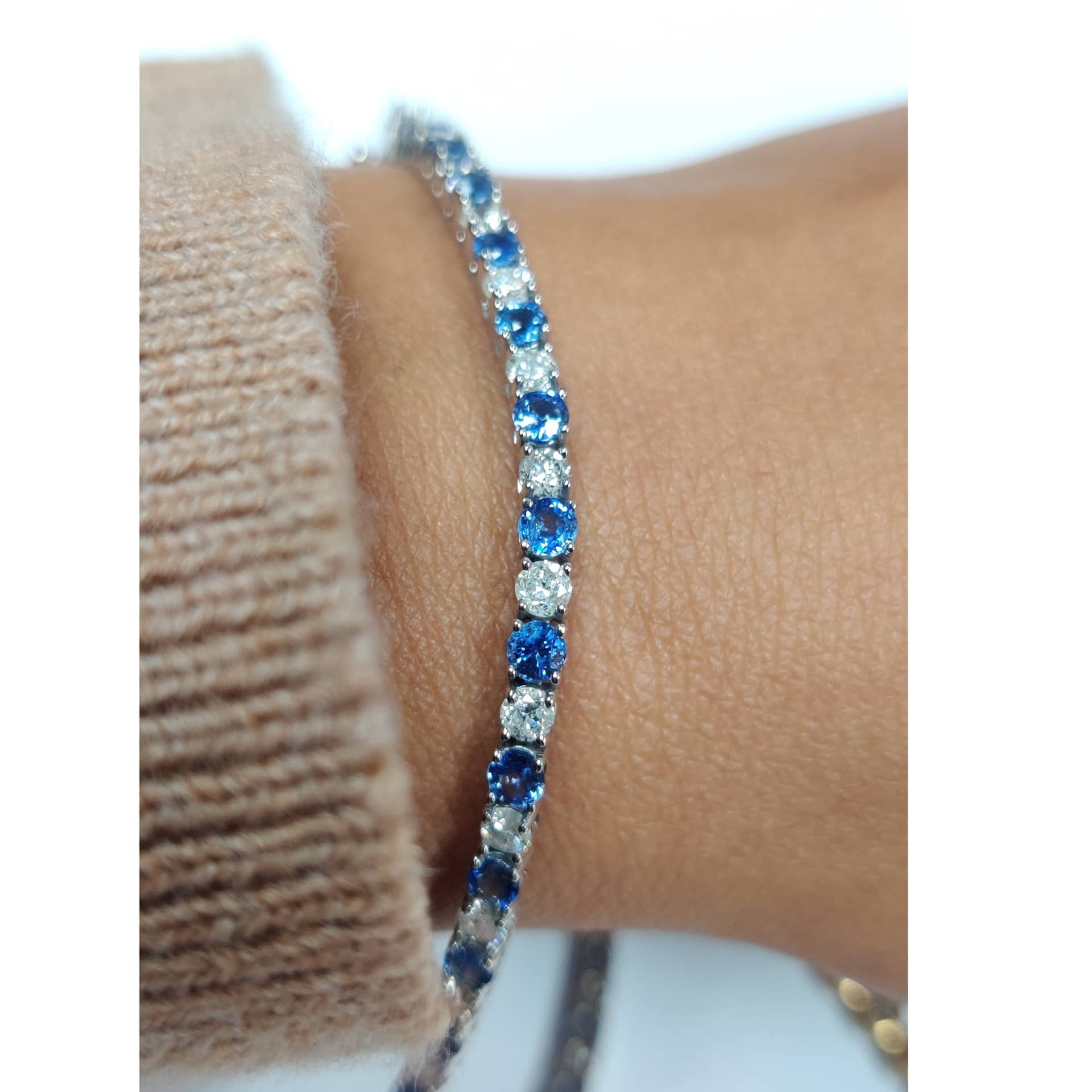 BEST QUALITY 5CT ROUND BLUE SAPPHIRE & DIAMOND TENNIS BRACELET IN WHITE GOLD